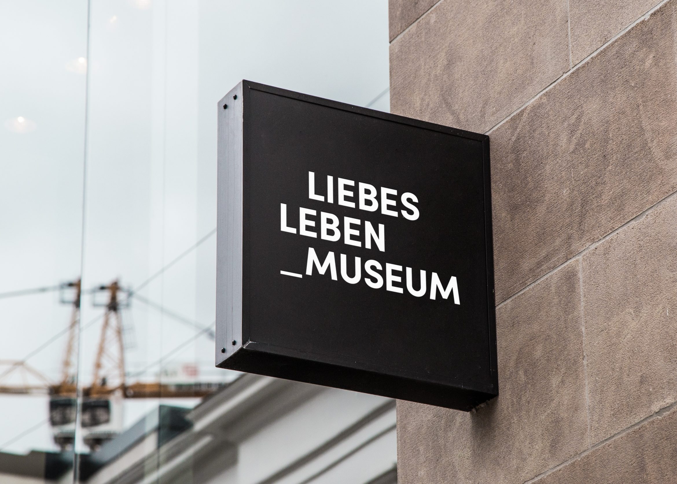 Büro Freiheit – Liebes Leben Museum – Logo Design | Wortmarke | Anwendung | öffentlicher Raum Logo Design | Wortmarke | Anwendung | öffentlicher Raum